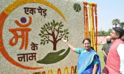 Rekha opens NDMCs two-day flower festival Rekha opens NDMCs two-day flower festival