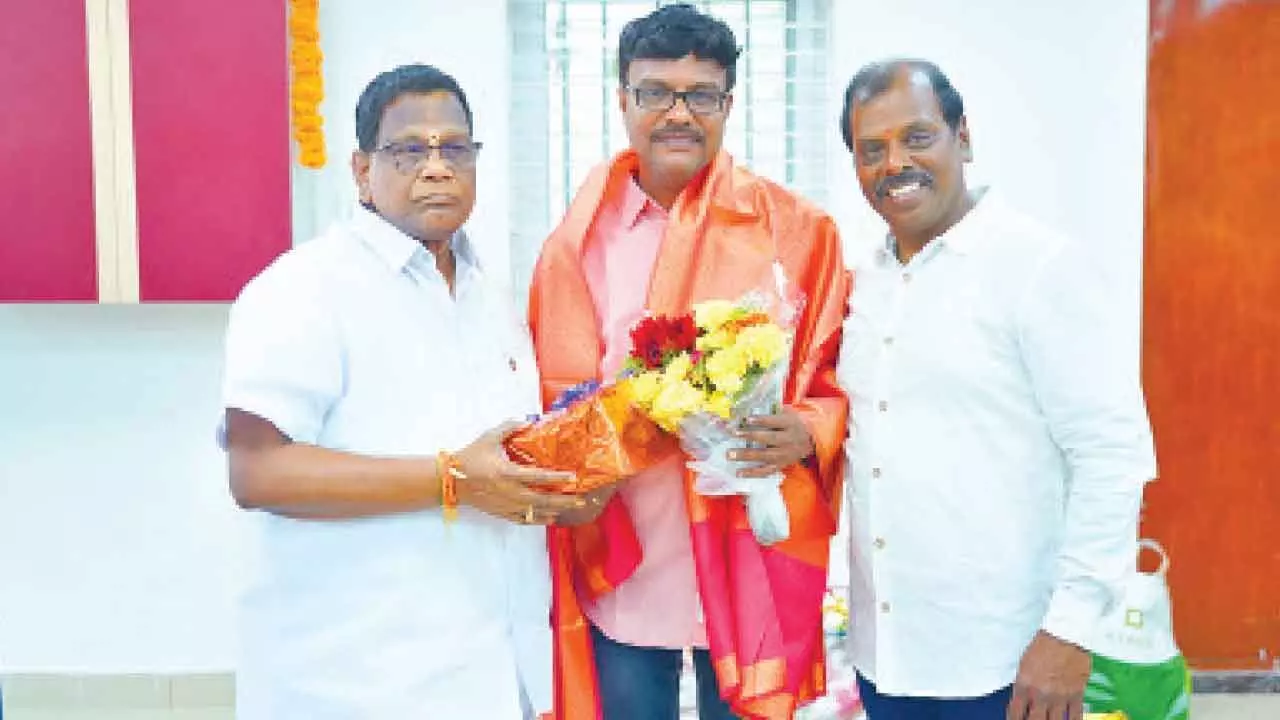 Bhadradri Bank chief felicitates entrepreneur Chennuri Srikanth Bhadradri Bank chief felicitates entrepreneur Chennuri Srikanth