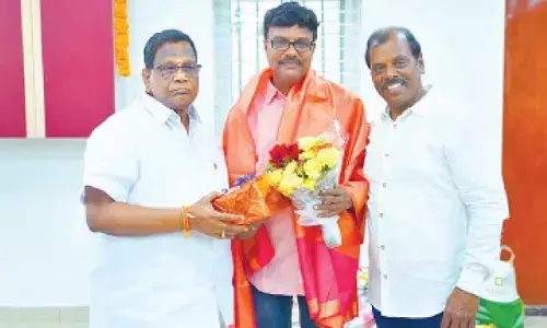 Bhadradri Bank chief felicitates entrepreneur Chennuri Srikanth