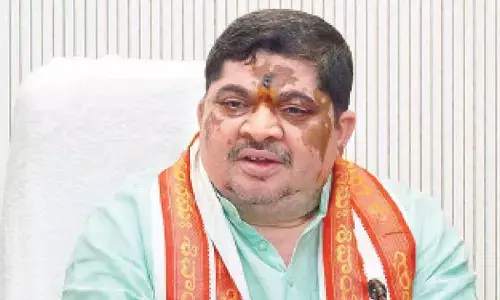 Ponnam hits back at Bandi, backs Rahul for PM post Ponnam hits back at Bandi, backs Rahul for PM post