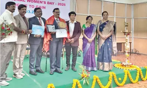 Dr NTRUHS felicitates SVMC faculty for national research