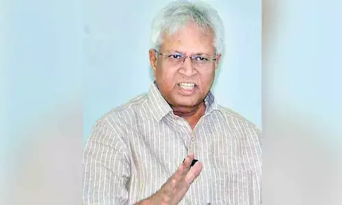 Vundavalli writes to CM on flaws in Polavaram