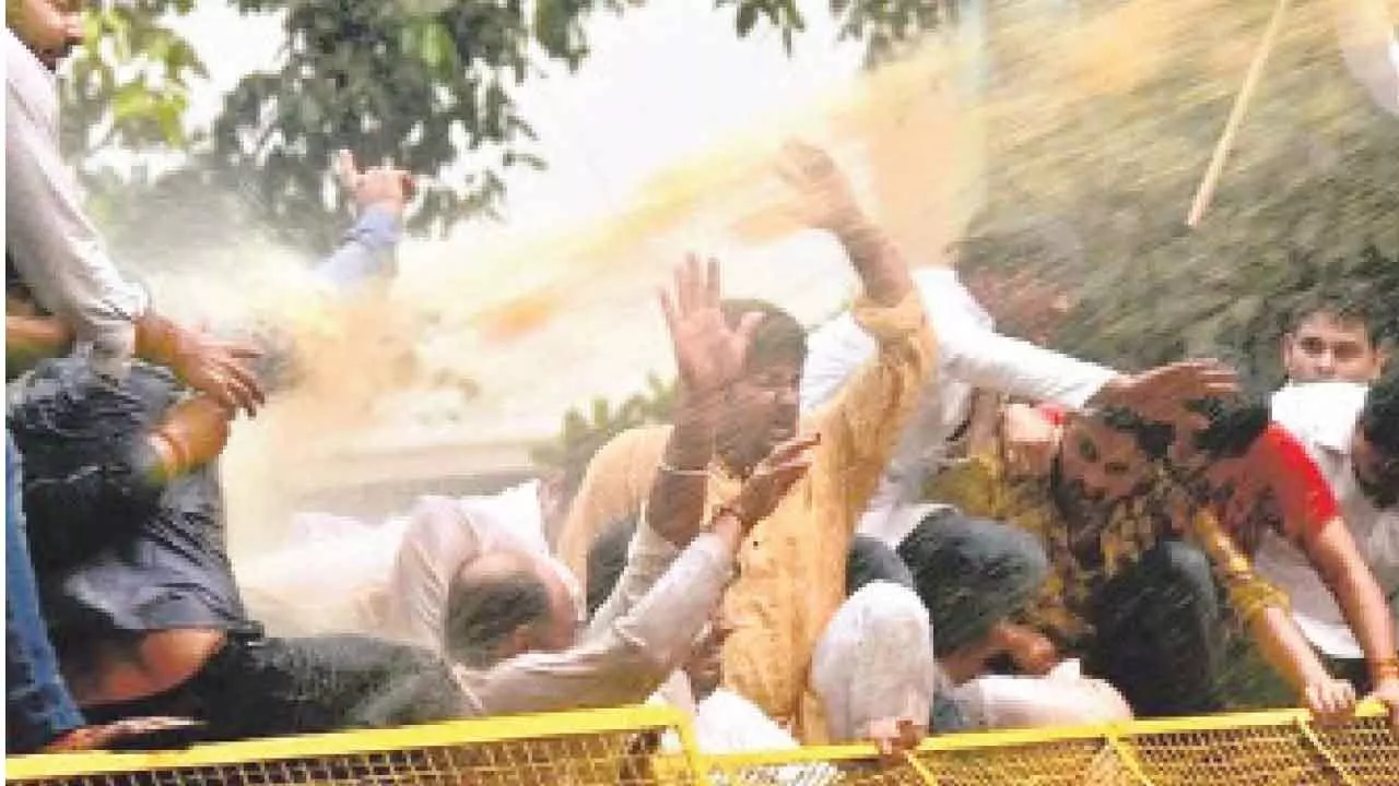 Congress holds protest against AAP govt in Pb Congress holds protest against AAP govt in Pb