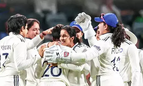 Pink-ball Test: Aus 96/3, trail India by 102 runs