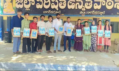 NSUI Distributes Exam Pads to 10th Class Students