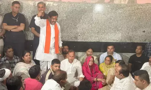 Delhi Social Welfare Minister meets Holi murder victim’s family​