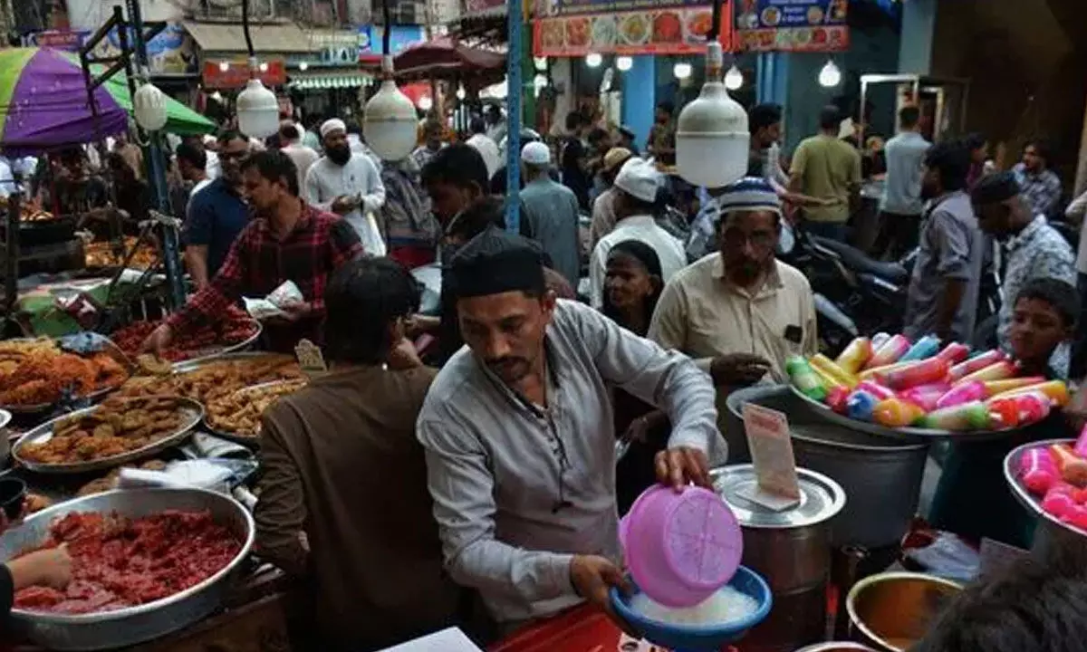 Ramadan 2026: Iftar and Sehri Timings for March 8 Across India Ramadan 2026: Iftar and Sehri Timings for March 8 Across India
