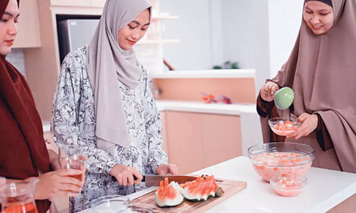 The woman behind every Iftar table The woman behind every Iftar table