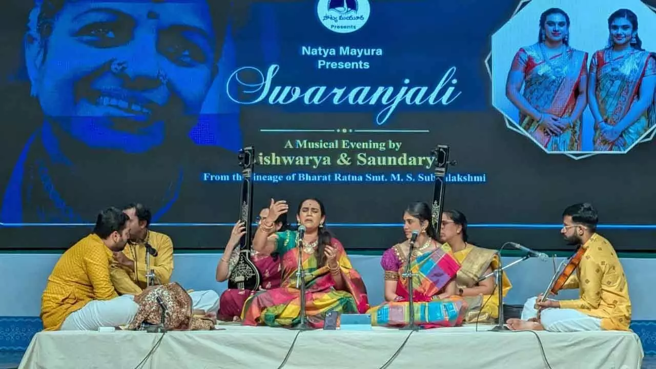 𝗦𝘄𝗮𝗿𝗮𝗻𝗷𝗮𝗹𝗶 𝗠𝗲𝘀𝗺𝗲𝗿𝗶𝘀𝗲𝘀 𝗛𝘆𝗱𝗲𝗿𝗮𝗯𝗮𝗱: 𝟴𝟬𝟬 𝗥𝗮𝘀𝗶𝗸𝗮𝘀 𝗘𝗻𝗰𝗵𝗮𝗻𝘁𝗲𝗱 𝗮𝘁 𝗥𝗮𝘃𝗶𝗻𝗱𝗿𝗮 𝗕𝗵𝗮𝗿𝗮𝘁𝗵𝗶 𝗦𝘄𝗮𝗿𝗮𝗻𝗷𝗮𝗹𝗶 𝗠𝗲𝘀𝗺𝗲𝗿𝗶𝘀𝗲𝘀 𝗛𝘆𝗱𝗲𝗿𝗮𝗯𝗮𝗱: 𝟴𝟬𝟬 𝗥𝗮𝘀𝗶𝗸𝗮𝘀 𝗘𝗻𝗰𝗵𝗮𝗻𝘁𝗲𝗱 𝗮𝘁 𝗥𝗮𝘃𝗶𝗻𝗱𝗿𝗮 𝗕𝗵𝗮𝗿𝗮𝘁𝗵𝗶