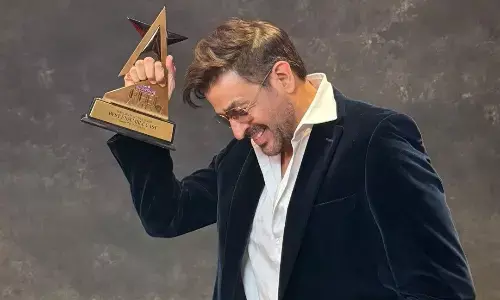 Rajat Bedi flaunts Best Ensemble Cast trophy for ‘The Ba***ds of Bollywood’ at Showsha Reel Awards 2026