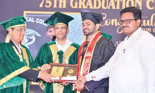 ‘Don’t chase money, serve patients with sincerity’