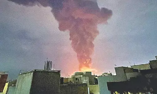 Apocalyptic inferno lights up Tehran