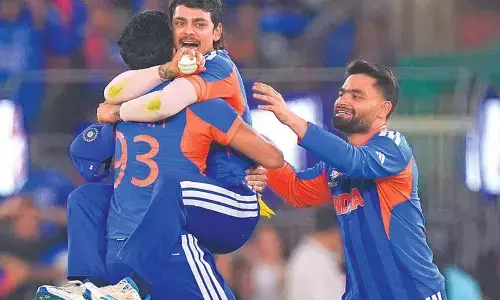 India fly high as Kiwis fall