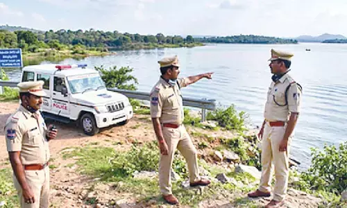Man kills three daughters by throwing them into lake
