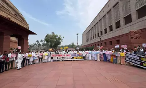 Opposition MPs protest in Parliament complex, seek discussion on Gulf crisis