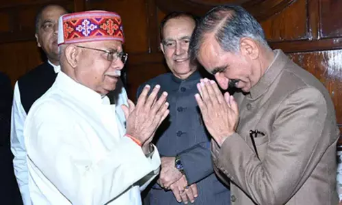 Himachal CM accords warm send-off to Guv Shukla ​