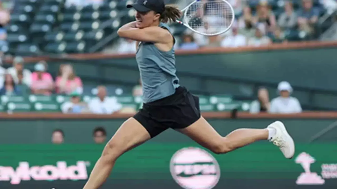 Indian Wells Open: Swiatek beats Sakkari, Pegula moves past Ostapenko