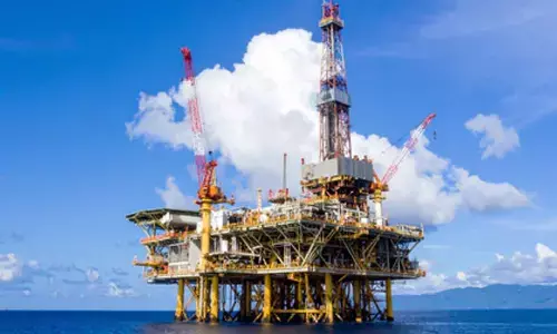 Oil prices drop nearly 6 pc amid Iran war de-escalation hopes