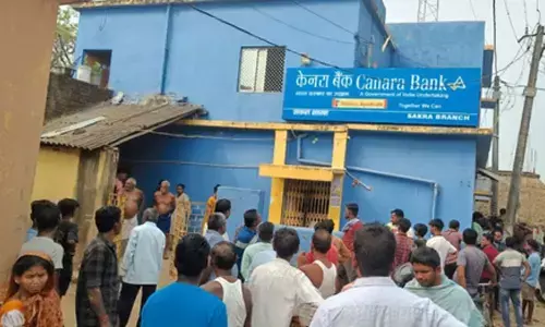 Daring daylight bank heist in Jharkhand, robbers escape with Rs 15 lakh