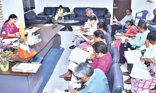 Mayor reviews Council agenda ahead of final session