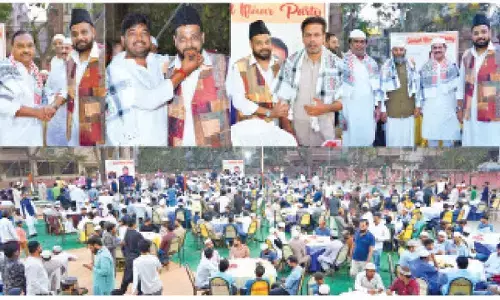 Breaking fast, breaking barriers: Hindus, Muslims from 400 colonies attend Iftar