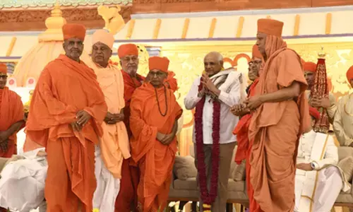 Gujarat CM attends Jetalpur Swaminarayan temples bicentenary celebrations