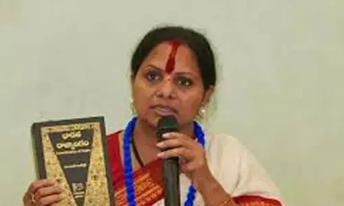Kavitha calls off fast after govt recognises Velugumatla residents