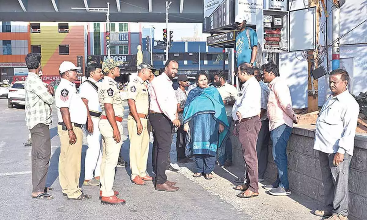 Commissioner pushes CCTV cams installation to check waste dumping Commissioner pushes CCTV cams installation to check waste dumping