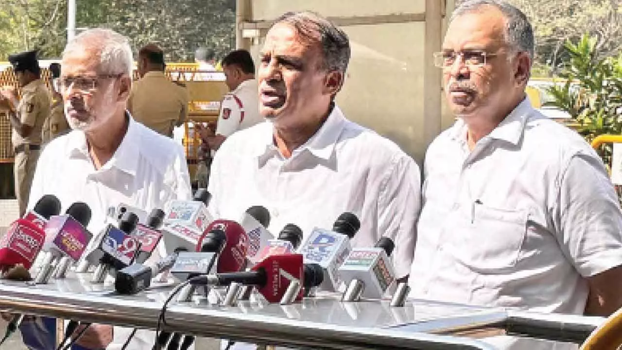 Cong holds strategy meet on Davanagere South bypoll Cong holds strategy meet on Davanagere South bypoll