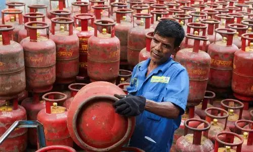 LPG Supply Crisis Forces India To Temporarily Return To Kerosene And Coal For Cooking