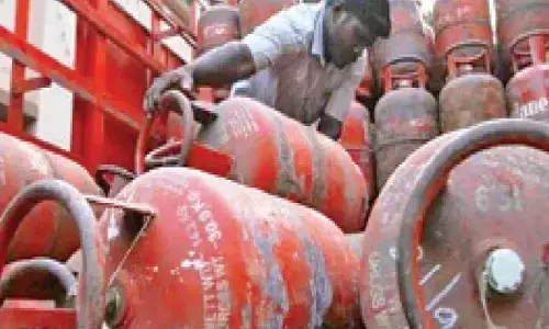 ‘Shortage’ of LPG cylinders affecting public, says Hooda