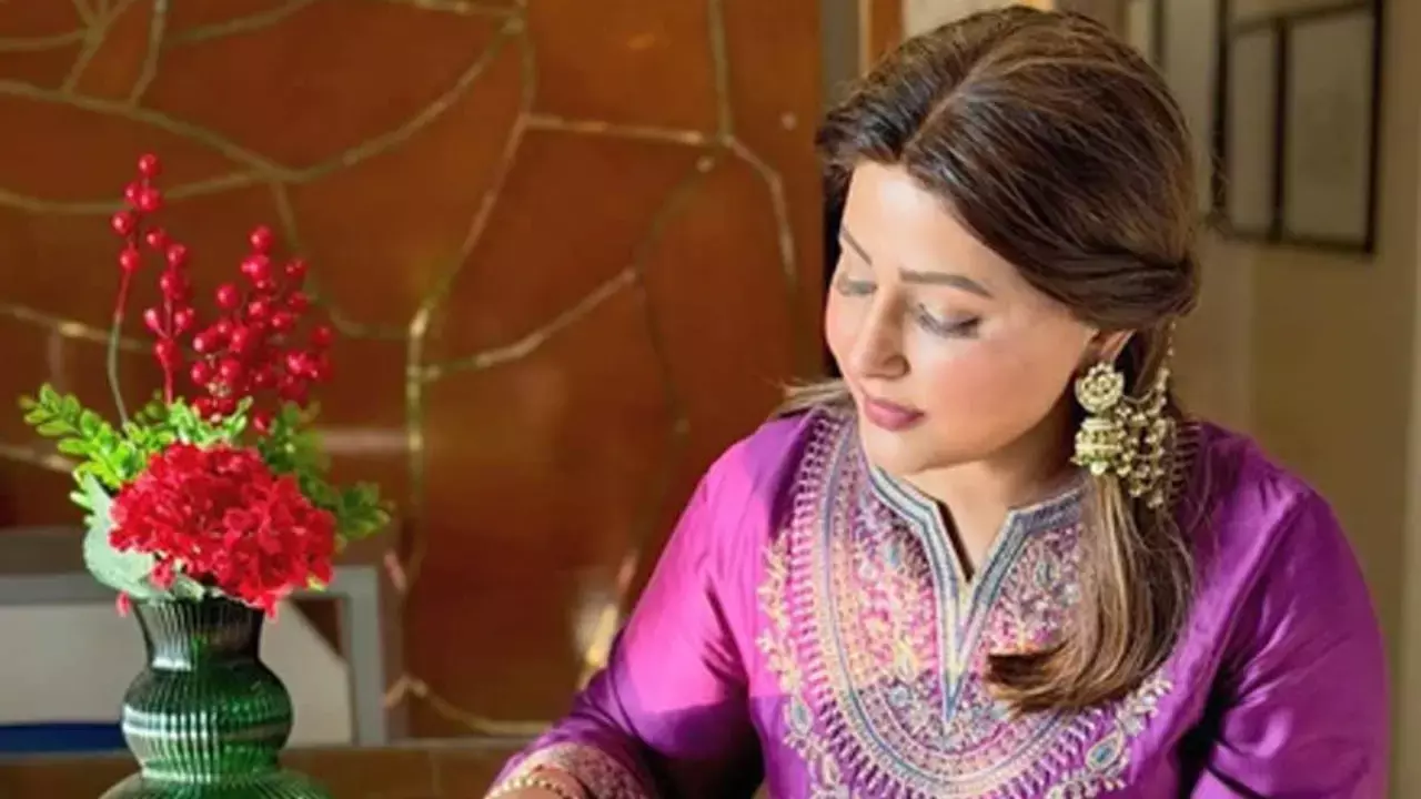 Hina Khan treats fans to lip-smacking chaat delights