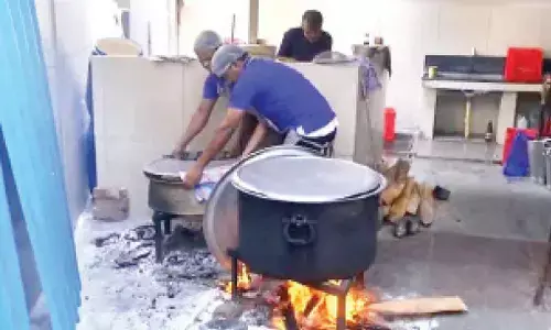 Eateries turn to firewood as LPG shortage hits hotel business