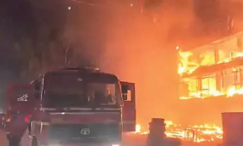 Massive blaze engulfs Anu Furniture showroom in Chandanagar Massive blaze engulfs Anu Furniture showroom in Chandanagar