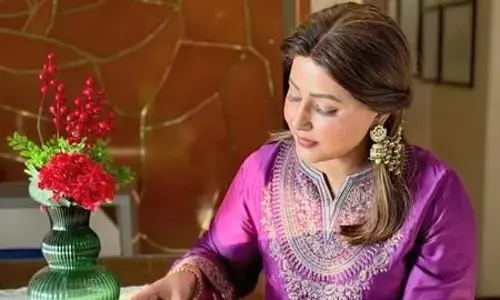 Hina Khan delights fans with street-style chaat indulgence on social media Hina Khan delights fans with street-style chaat indulgence on social media