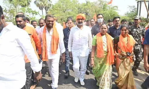 Bees Attack BJP Workers During Padayatra Near Konaraopet