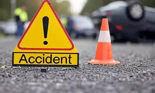 Bolero Overturns on Dornala-Srisailam Road, traffic jam caused