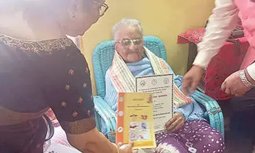 Dr Laxmibai receives Papanicolaou Samman Dr Laxmibai receives Papanicolaou Samman