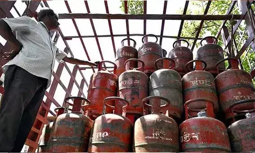 Commercial LPG cylinder price hits ₹7,000 in black market amid shortage