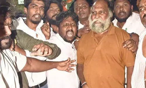 Jagga Reddy burns PM Modi’s effigy after BJP burns Rahul Gandhi’s effigy Jagga Reddy burns PM Modi’s effigy after BJP burns Rahul Gandhi’s effigy