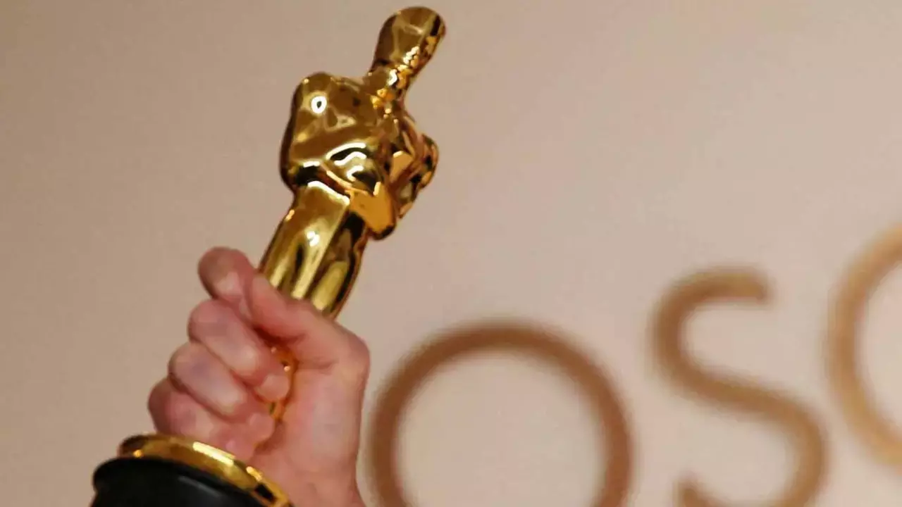 Swadesh Brooch Brings Art Deco Elegance to the Oscars Swadesh Brooch Brings Art Deco Elegance to the Oscars