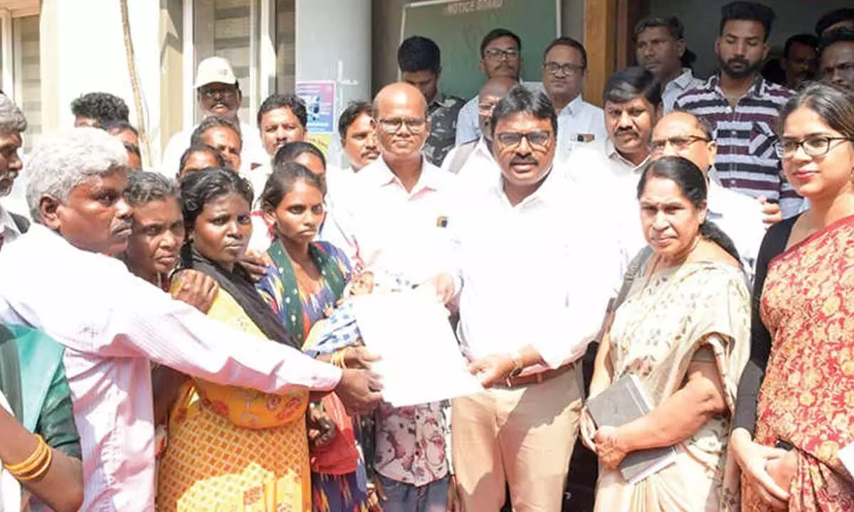 29 bonded labourers rescued 29 bonded labourers rescued