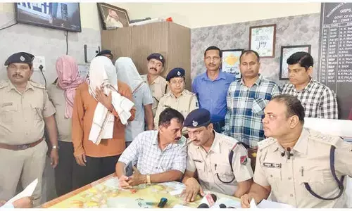 Fake CBI agents held after fleeing with gold