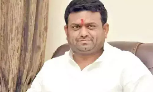 High-profile drug party: 40 cops storm farmhouse, scale wall during raid