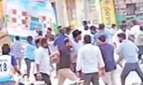 Clash erupts between Congress and BJP workers in Chandur, several injured