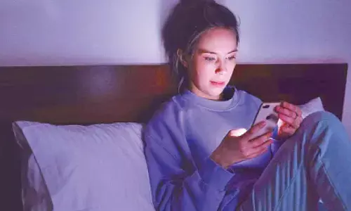 Survey highlights growing concerns over late-night screen habits affecting teenagers’ sleep patterns