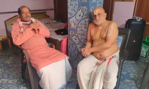 Retired IAS officer and Chairman of HDPP Dasari Srinivasulu Visits Chilkur Balaji Temple