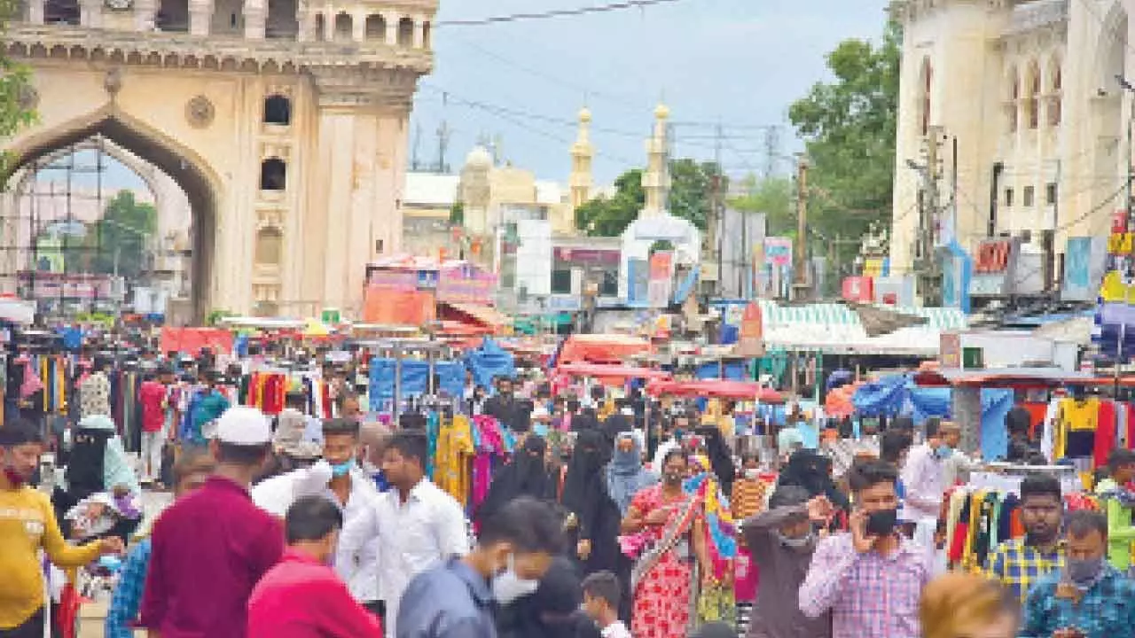 Markets abuzz with Eid shoppers as festive euphoria grips Hyd’bad Markets abuzz with Eid shoppers as festive euphoria grips Hyd’bad