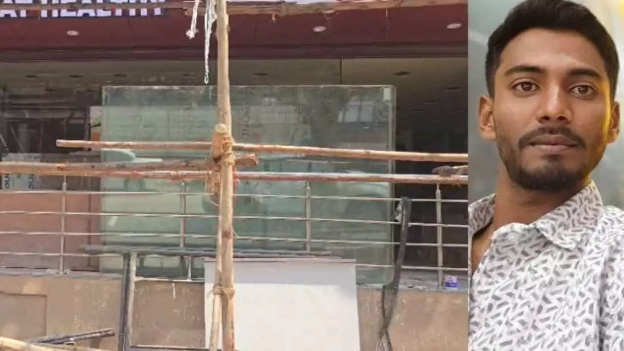 One worker dies after inhaling toxic fumes , three critical One worker dies after inhaling toxic fumes , three critical