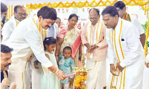 Bandar port to be ready by next Ugadi, says Kollu